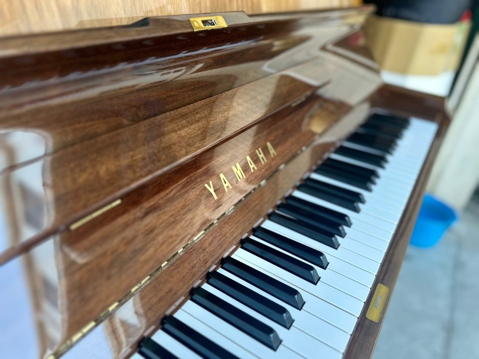 Cận cảnh YAMAHA W202 Wn tại Piano House